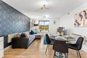 30 percent off! Stylish Apartment in Dewsbury with Parking